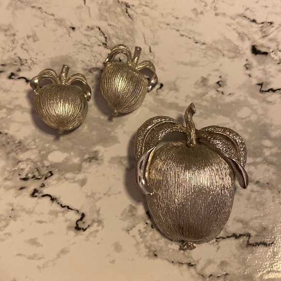 Sarah Coventry Jewelry - Sarah Coventry Apple Set